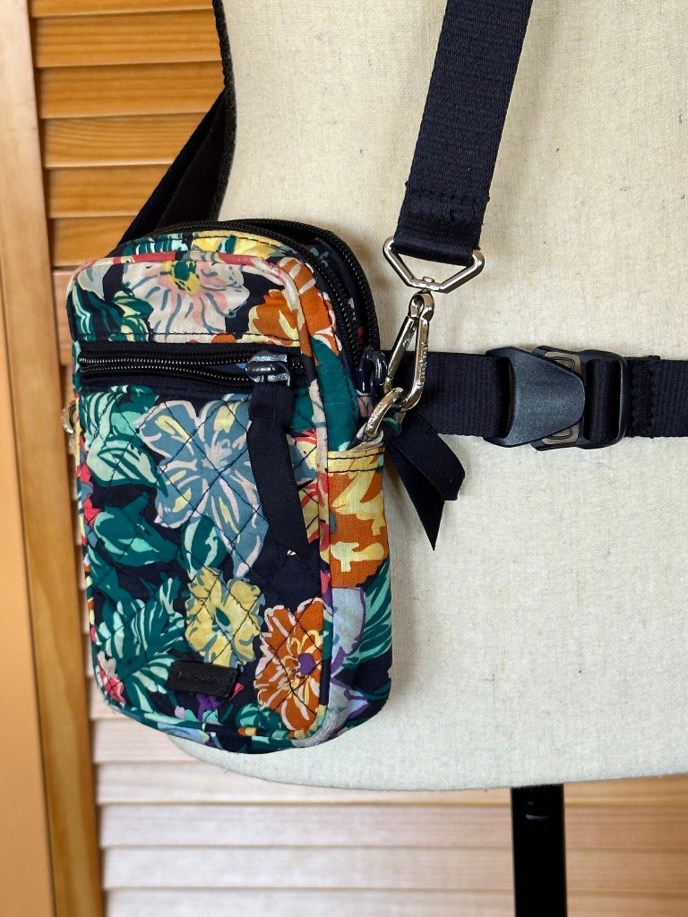 VERA Bradley Floral Crossbody Bag: Vintage PRINT Hiking Bag